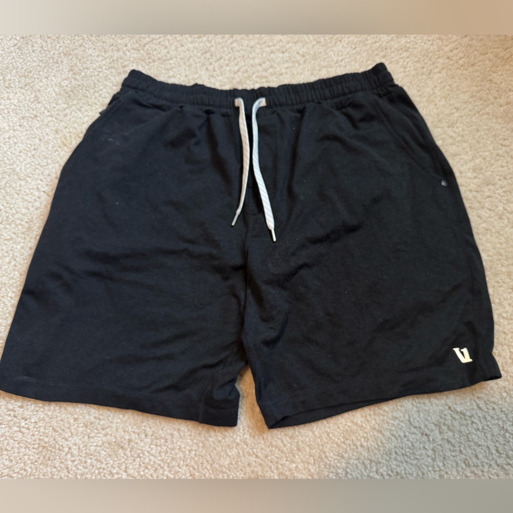 Vuori Black Ponto Performance Short 7”